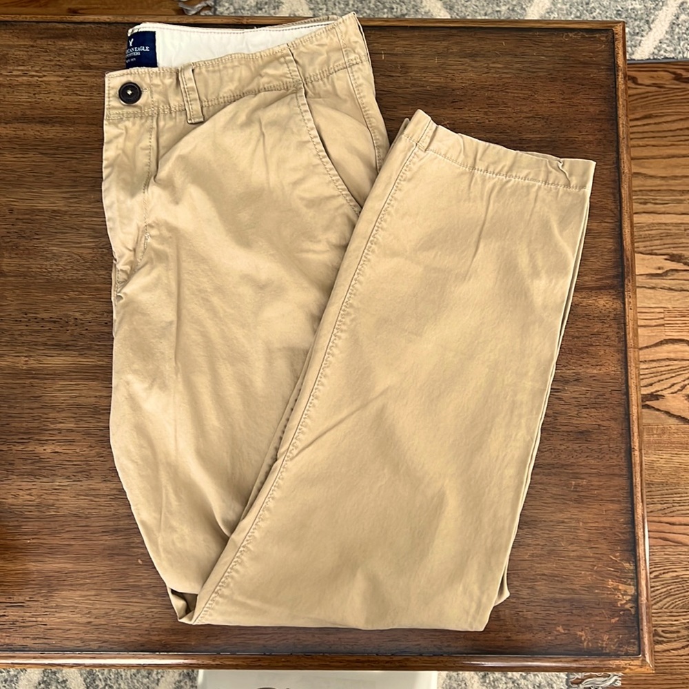 American Eagle 🦅 Men’s lightweight khaki pants